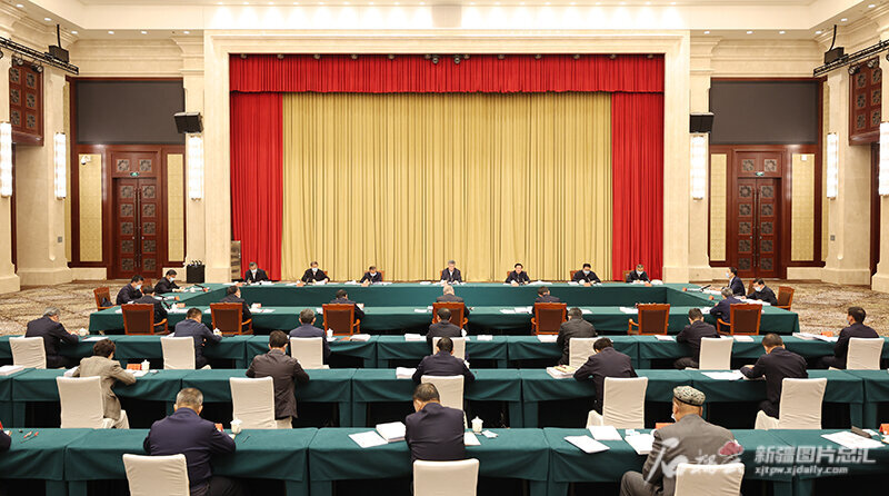 自治区党委理论学习中心组(扩大)会议暨省级领导读书班交流研讨会举行 自治区党委理论学习中心组(扩大)会议暨省级领导读书班交流研讨会举行