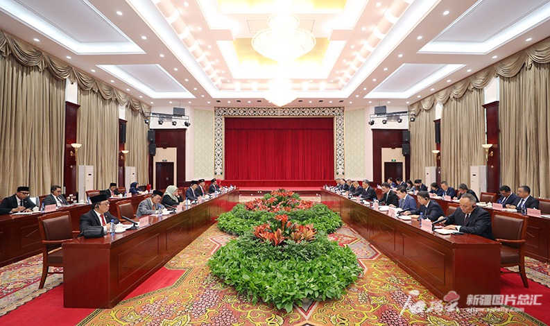 马兴瑞艾尔肯·吐尼亚孜会见印尼伊斯蒂赫拉尔清真寺大伊玛目纳扎鲁丁一行