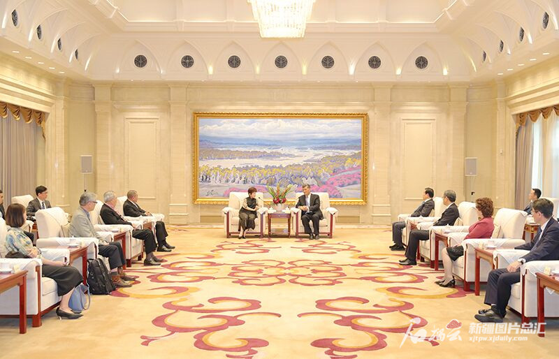 马兴瑞会见中国国民党前主席洪秀柱