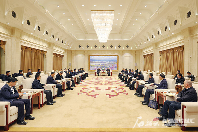 马兴瑞艾尔肯·吐尼亚孜会见部分中央企业负责人对接合作 共享发展机遇 提升合作质效 形成央地携手互利共赢良好局面