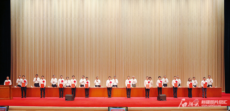 自治区科技创新大会召开 自治区科技创新大会召开