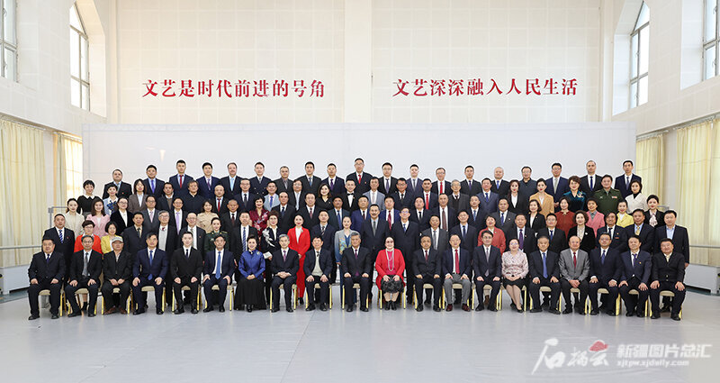 第七届“天山文艺奖”暨中宣部第十六届精神文明建设“五个一工程”颁奖典礼举行 第七届“天山文艺奖”暨中宣部第十六届精神文明建设“五个一工程”颁奖典礼举行