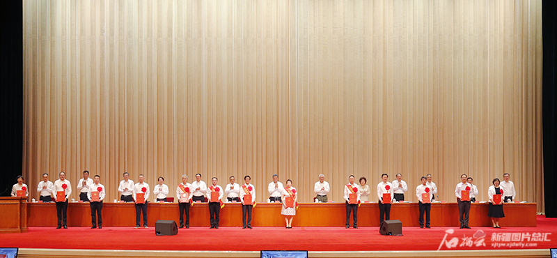 自治区科技创新大会召开 自治区科技创新大会召开