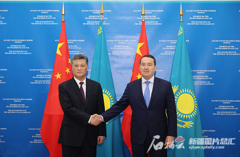 马兴瑞访哈期间会见哈萨克斯坦总理斯迈洛夫