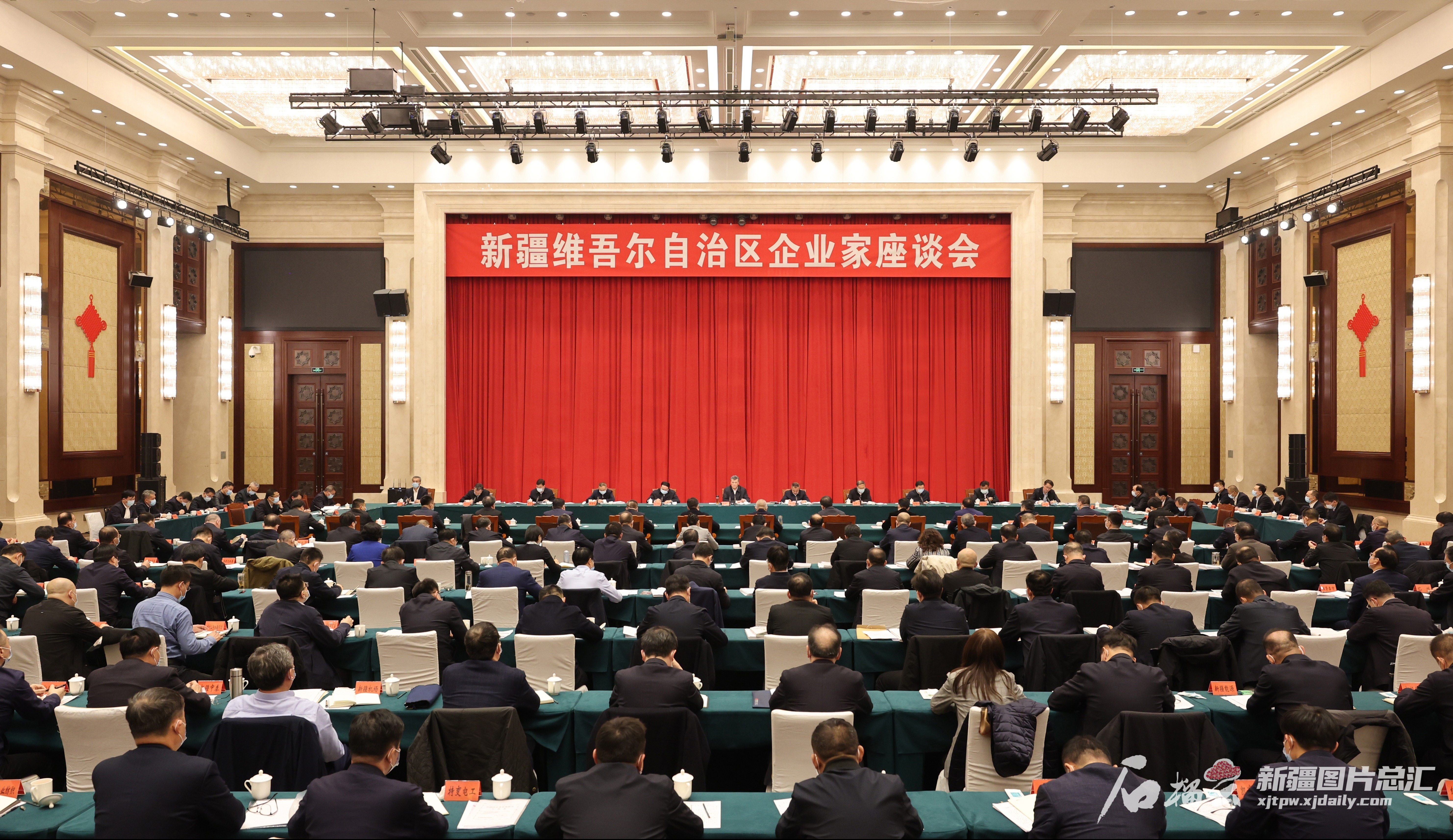 自治区企业家座谈会召开 优化营商环境激发市场活力促进企业发展 为推进中国式现代化的新疆实践注入强大动力