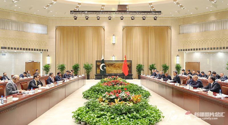 马兴瑞艾尔肯·吐尼亚孜会见巴基斯坦总理卡卡尔