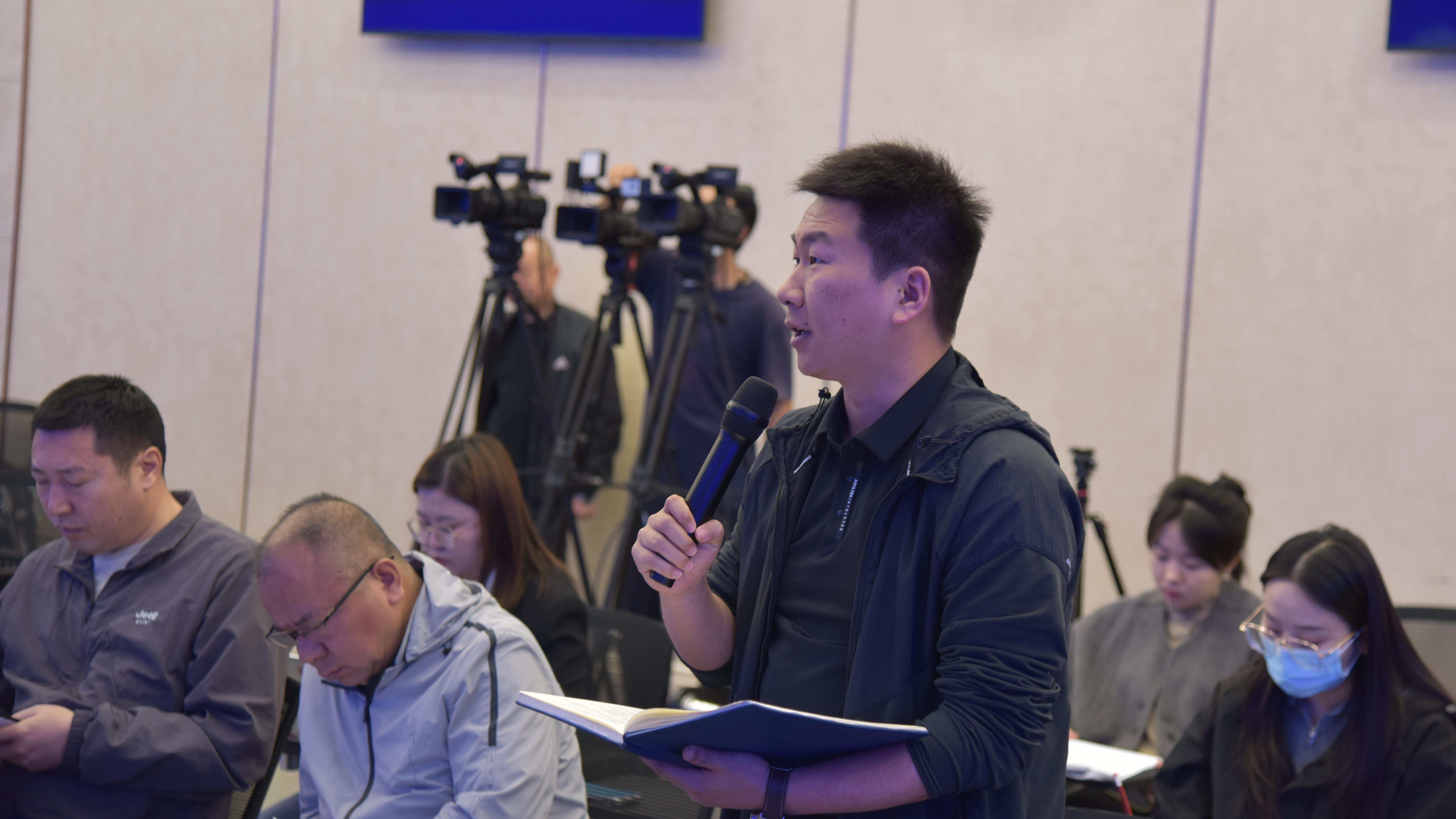 新疆举行2025年一季度自治区国民经济运行情况新闻发布会 新疆举行2025年一季度自治区国民经济运行情况新闻发布会